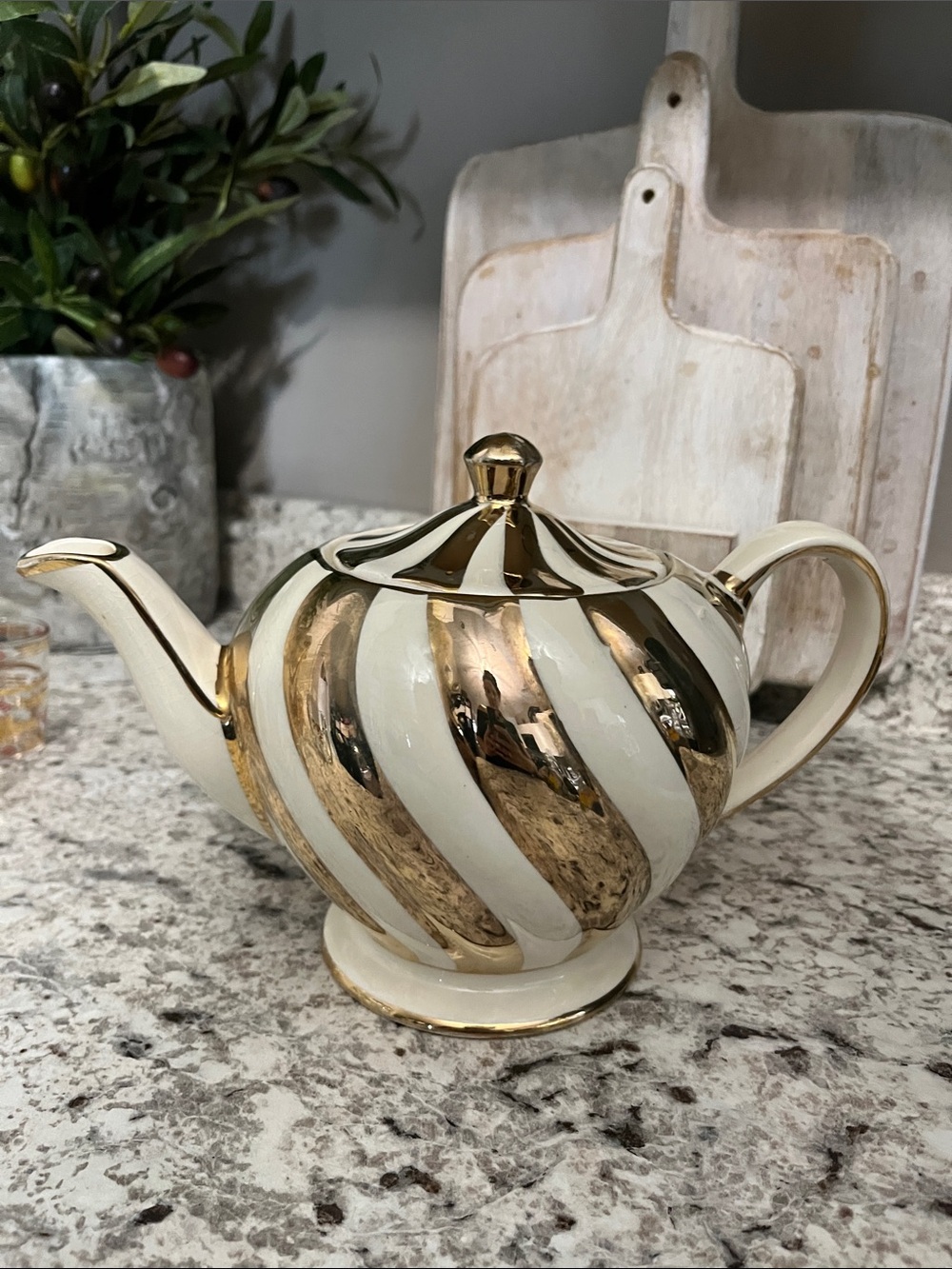 Sadler English China
Vintage Tea Pot England #1552